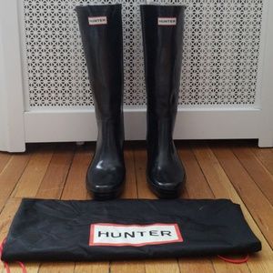 Black wedge Hunter rain boots (Size 10)